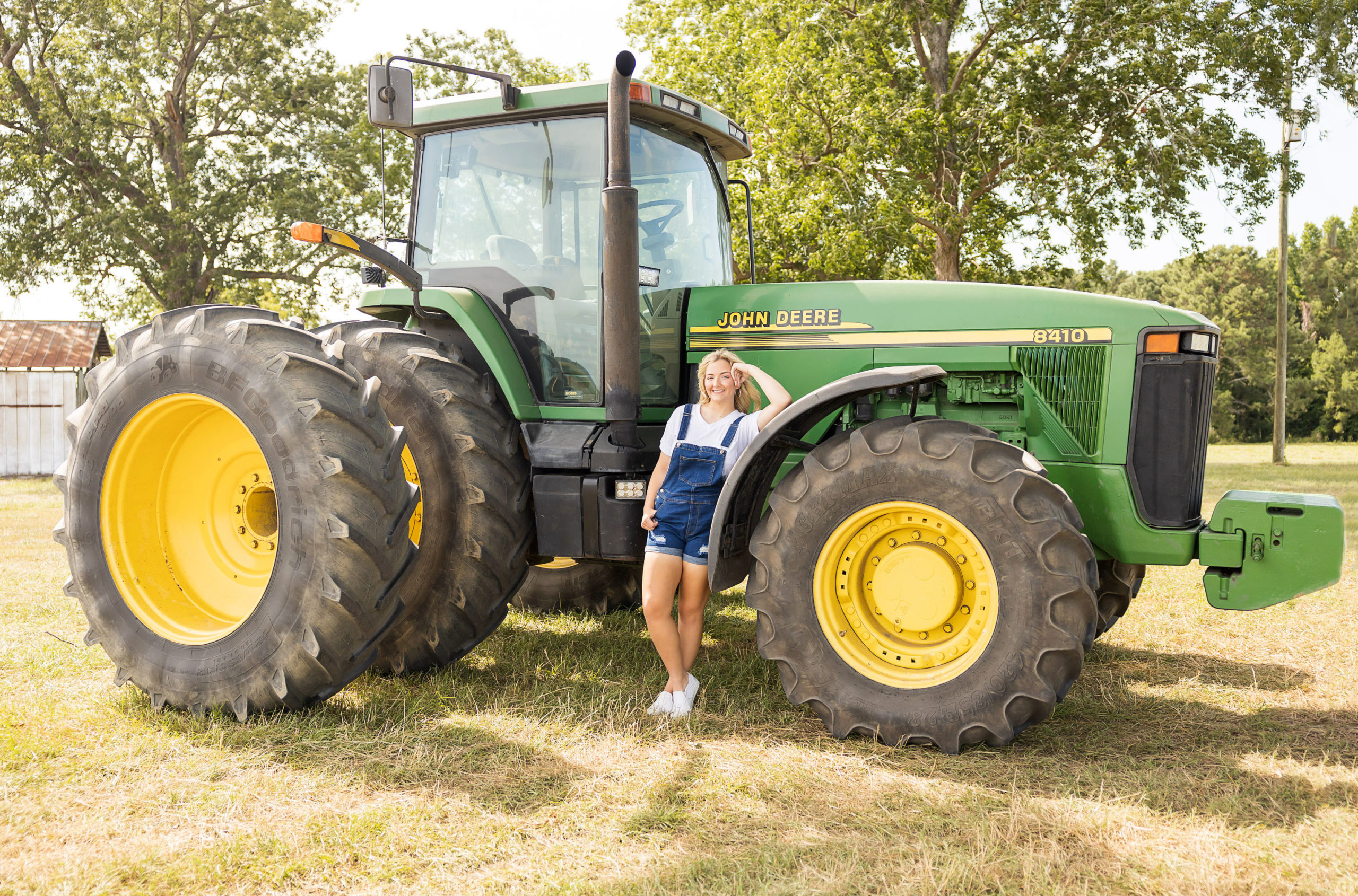 Perquimans County nc , Senior Session, Perquimans county Senior session, John Deere senior pics, tractor Senior pics , reading books senior portraits, sunflowers senior pic, girl senior session, Sarah Hilts Photography , Newbold White House Hertford NC 