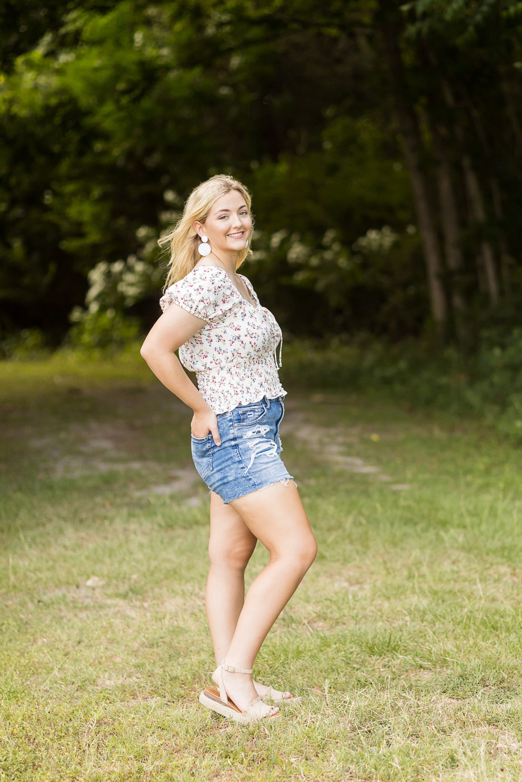 Perquimans County nc , Senior Session, Perquimans county Senior session, John Deere senior pics, tractor Senior pics , reading books senior portraits, sunflowers senior pic, girl senior session, Sarah Hilts Photography , Newbold White House Hertford NC