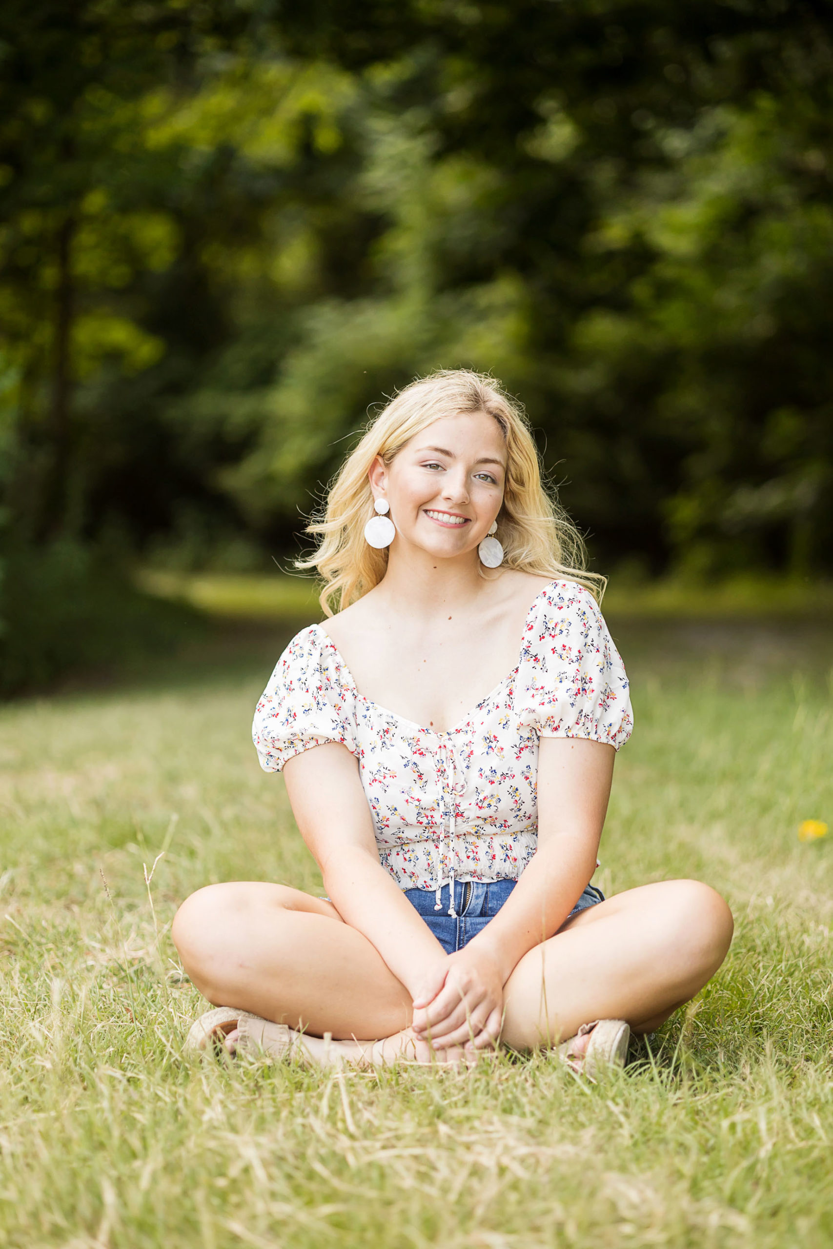 Perquimans County nc , Senior Session, Perquimans county Senior session, John Deere senior pics, tractor Senior pics , reading books senior portraits, sunflowers senior pic, girl senior session, Sarah Hilts Photography , Newbold White House Hertford NC