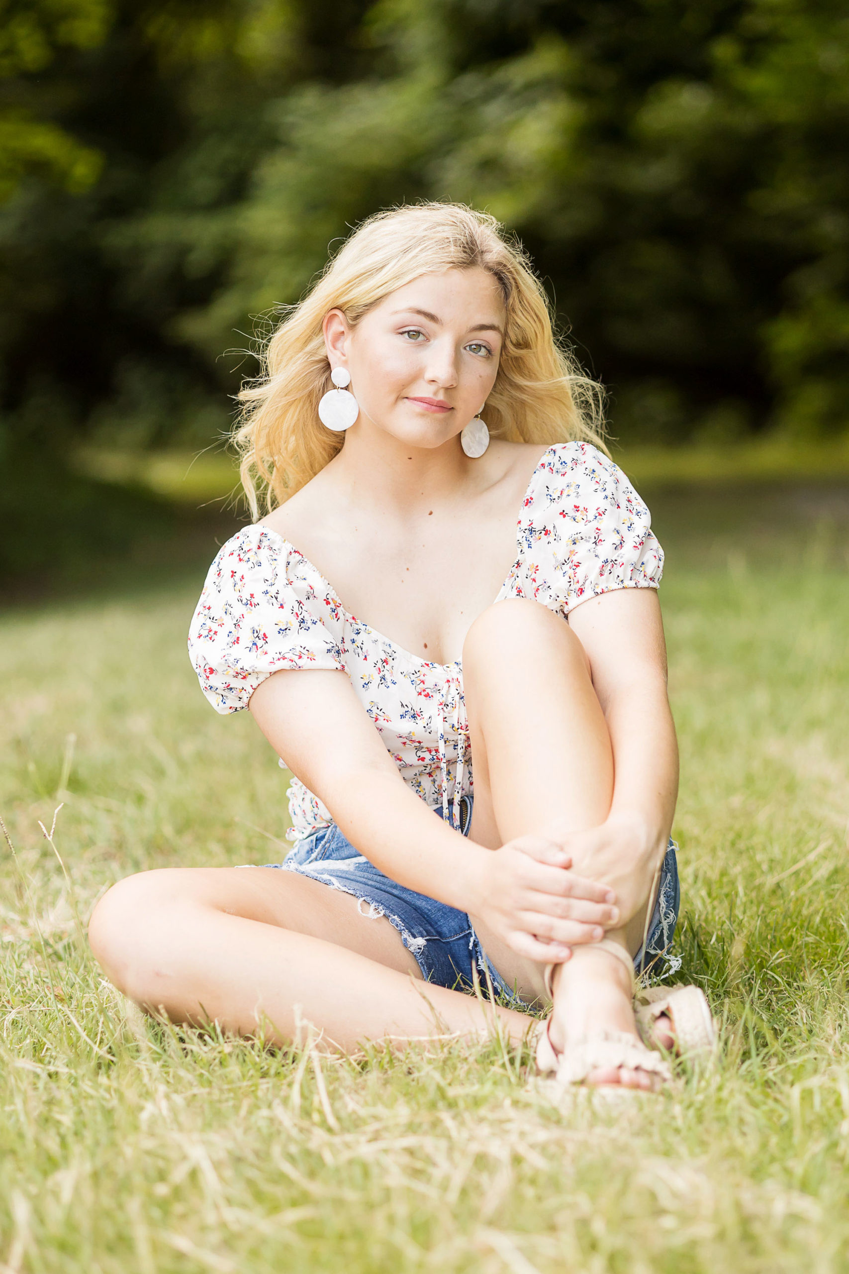 Perquimans County nc , Senior Session, Perquimans county Senior session, John Deere senior pics, tractor Senior pics , reading books senior portraits, sunflowers senior pic, girl senior session, Sarah Hilts Photography , Newbold White House Hertford NC