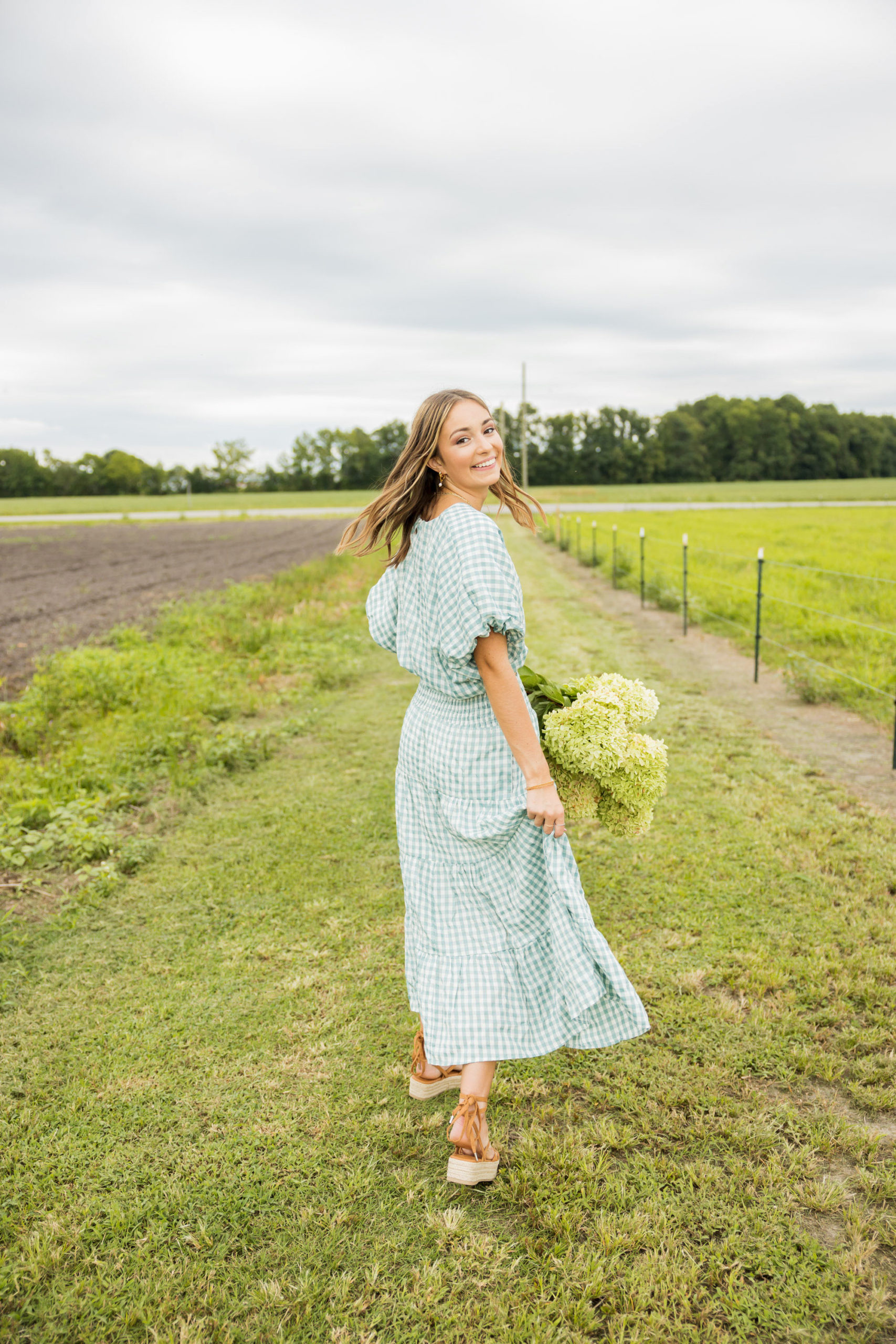 Sarah Hilts Photography, Senior Portraits, Senior pictures, NC Senior Photographer, Hertford NC, Edenton NC, Elizabeth City, Camden NC, Eastern NC Senior Photographer, Chowan, Sunflower senior pictures, senior pics with flowers, nags Head senior portraits, obxseniorphotographer