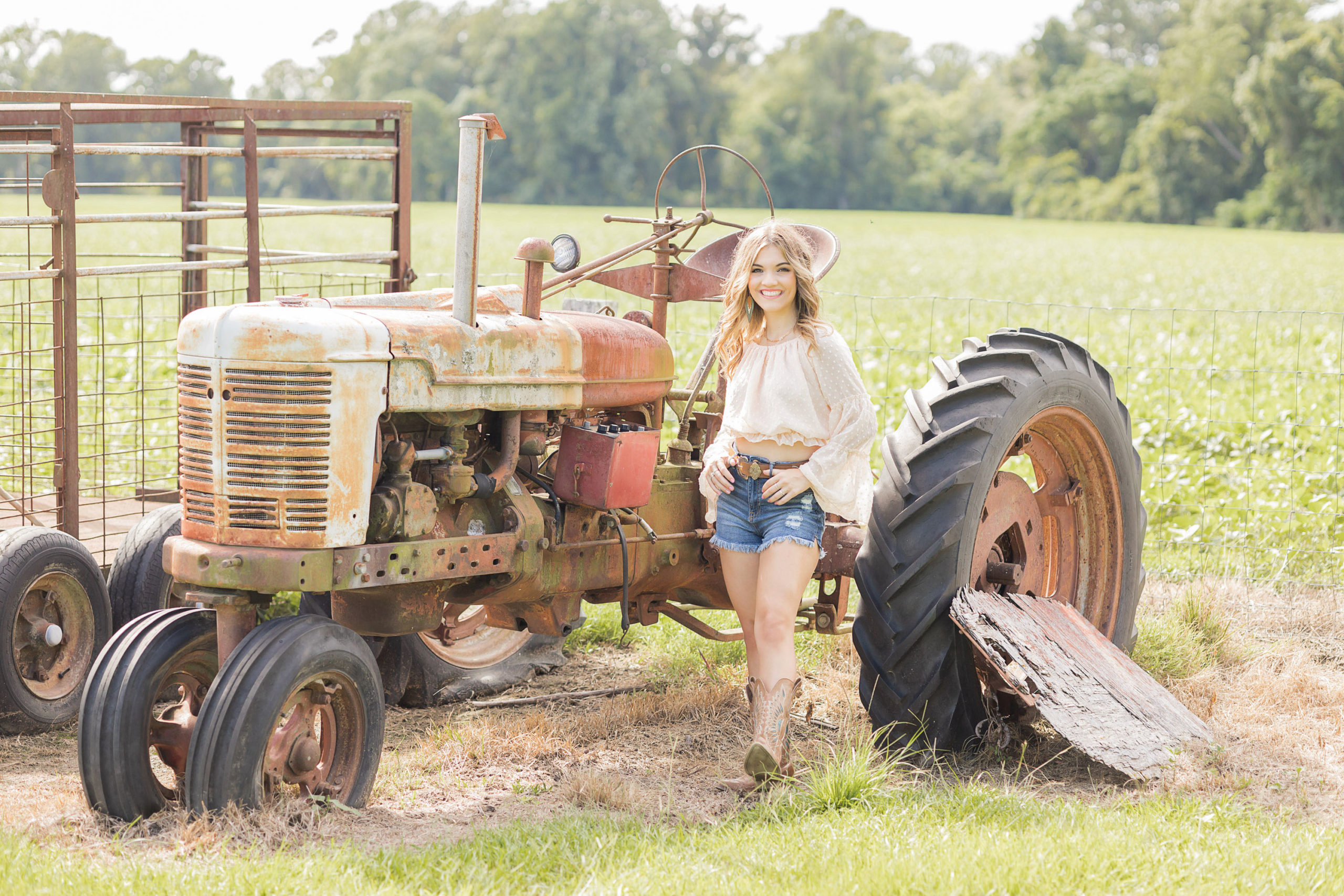 Newbold White House , Hertford NC , Perquimans River , Nc Senior Photographer, Sarah Hilts Photography , NC Senior Photographer, Hertford NC Senior Photographer, girl senior portraits, girl senior poses, senior pics . senior water , senior pics field