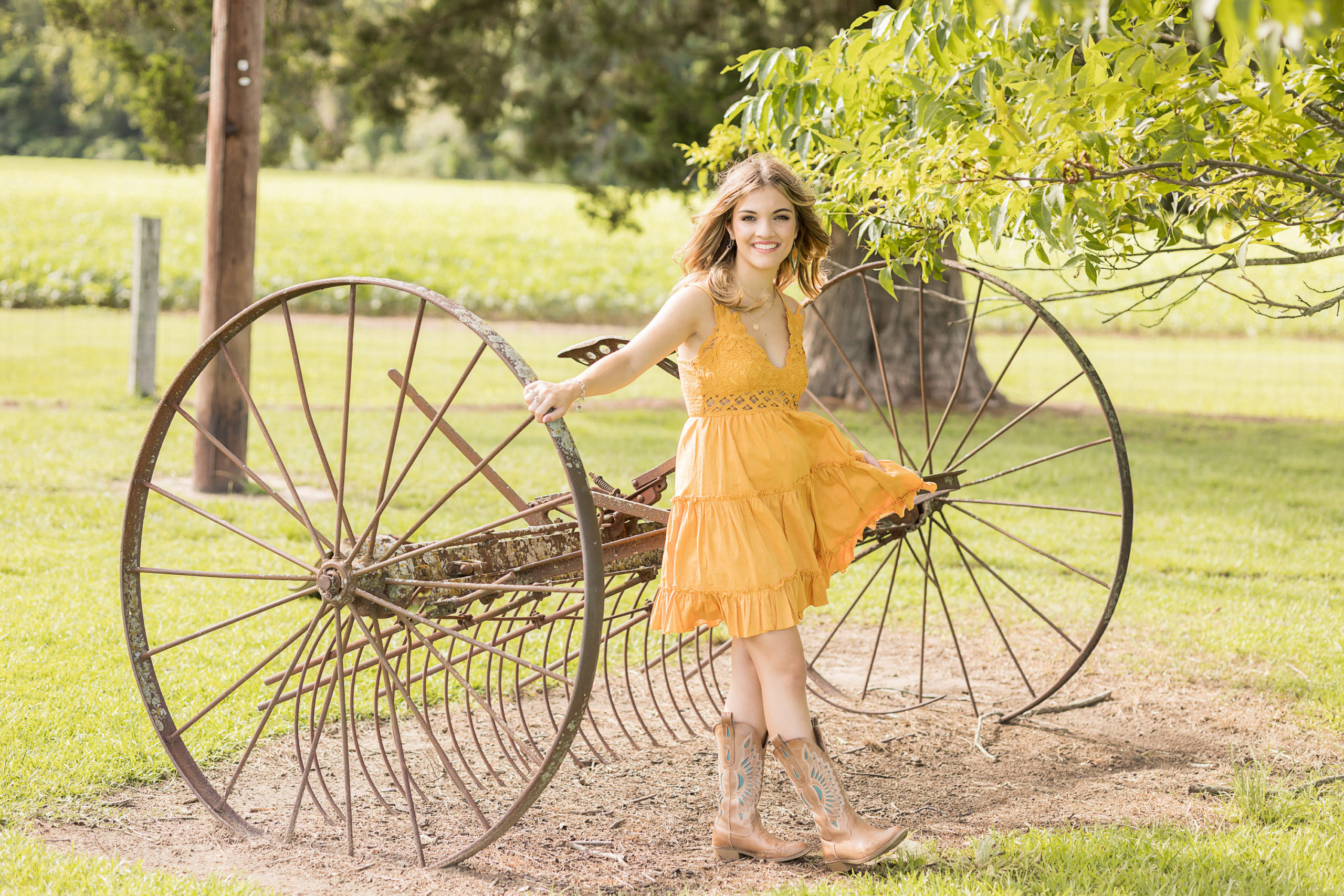 Newbold White House , Hertford NC , Perquimans River , Nc Senior Photographer, Sarah Hilts Photography , NC Senior Photographer, Hertford NC Senior Photographer, girl senior portraits, girl senior poses, senior pics . senior water , senior pics field